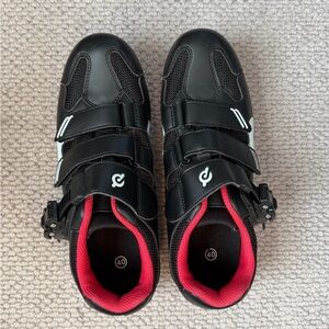 Peloton cycling shoes, size 40 (W9/M7)